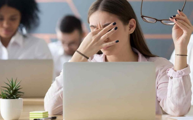 Phòng ngừa khô mắt: 4 bí kíp dành cho dân văn phòng