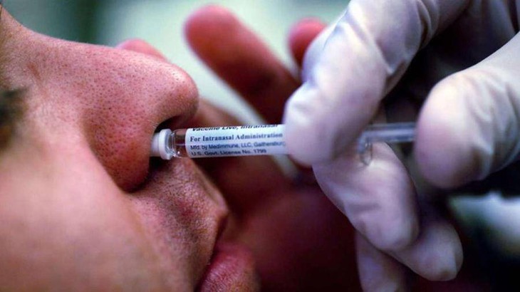 Vaccine Sputnik V dạng xịt mũi bảo vệ niêm mạc mũi, tạo 'miễn dịch vô trùng' kháng virus mạnh mẽ - Ảnh 1. Vaccine Sputnik V dạng xịt mũi bảo vệ niêm mạc mũi, tạo 'miễn dịch vô trùng' kháng virus mạnh mẽ - Ảnh 1.