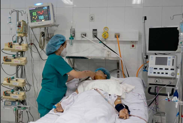 Cấp cứu bệnh nhân thuyên tắc phổi, ngưng tim sau mắc COVID-19 - Ảnh 2.