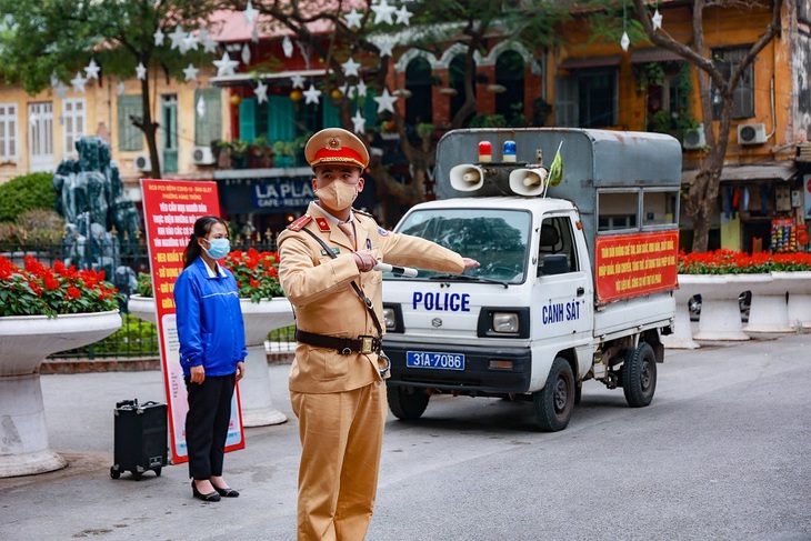 Hà Nội công bố chi tiết các tuyến phố sẽ cấm đường trong đêm Giáng sinh để phòng, chống dịch - Ảnh 2. Hà Nội công bố chi tiết các tuyến phố sẽ cấm đường trong đêm Giáng sinh để phòng, chống dịch - Ảnh 2.