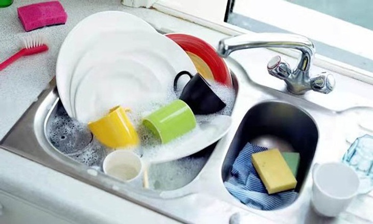 Tác hại của thói quen ăn xong mà không rửa bát ngay - Ảnh 2.