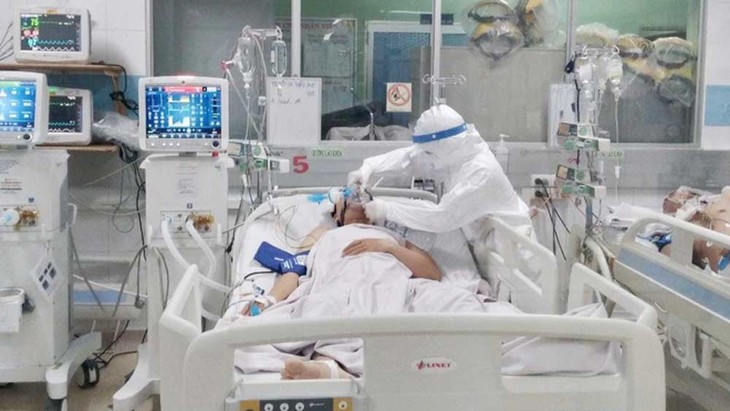 Thủ tướng yêu yêu cầu bảo vệ người nhóm nguy cơ cao, giảm ca chuyển nặng, tử vong do COVID-19 - Ảnh 2. Thủ tướng yêu yêu cầu bảo vệ người nhóm nguy cơ cao, giảm ca chuyển nặng, tử vong do COVID-19 - Ảnh 2.