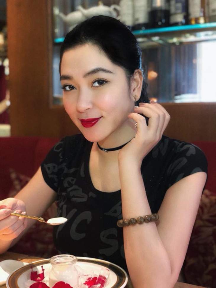 Nhan sắc Hoa hậu Nguyễn Thị Huyền ra sao sau 17 năm đăng quang? - Ảnh 3. Nhan sắc Hoa hậu Nguyễn Thị Huyền ra sao sau 17 năm đăng quang? - Ảnh 3.