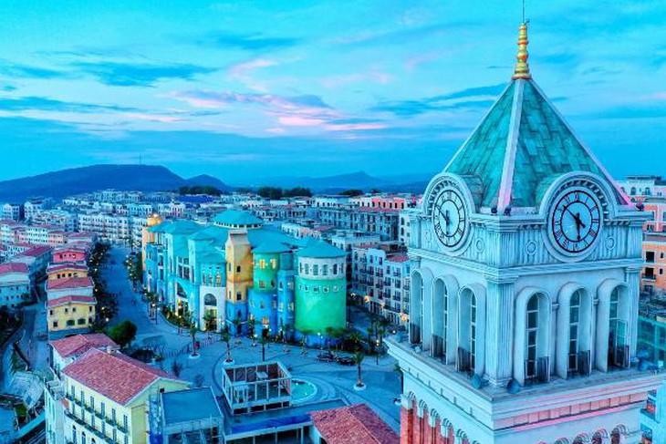 Sun Signature Gallery: Kiệt tác mới của “phù thủy kiến trúc” Bill Bensley trên đảo Ngọc - Ảnh 1.