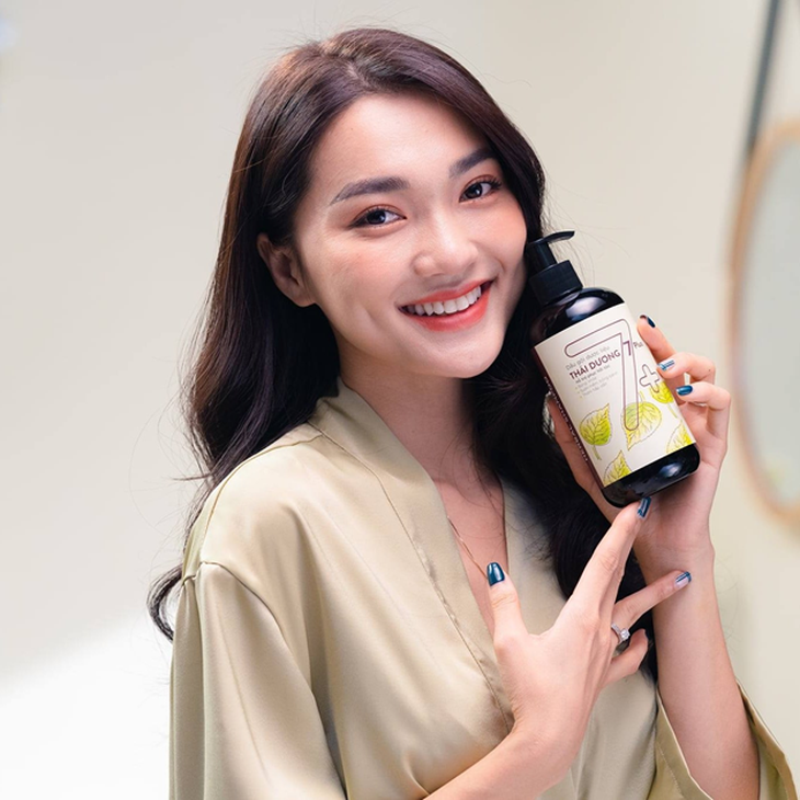 Công thức sở hữu mái tóc suôn mượt không cần dầu xả - Ảnh 1. Công thức sở hữu mái tóc suôn mượt không cần dầu xả - Ảnh 1.