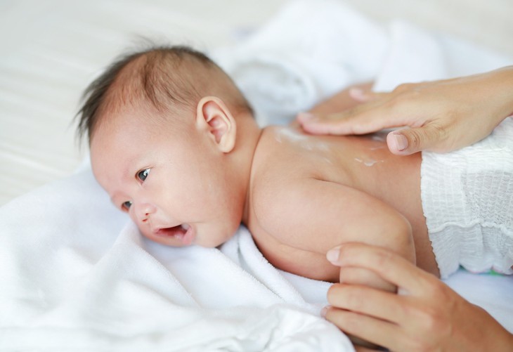 Nâng niu làn da bé yêu chỉ với 5 bước "chăm sóc dịu lành" - Ảnh 2. Nâng niu làn da bé yêu chỉ với 5 bước "chăm sóc dịu lành" - Ảnh 2.
