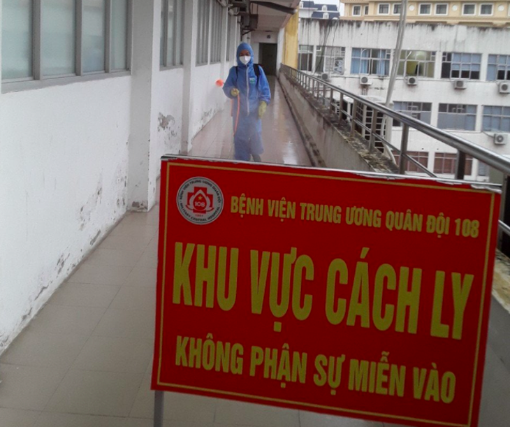 Bao nhiêu người đi cùng chuyến bay với bệnh nhân COVID-19 đầu tiên nhiễm biến chủng Omicron? - Ảnh 1. Bao nhiêu người đi cùng chuyến bay với bệnh nhân COVID-19 đầu tiên nhiễm biến chủng Omicron? - Ảnh 1.