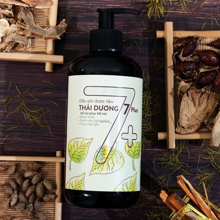 Thay ngay dầu gội nếu không muốn tóc nhuộm bay màu và khô xơ - Ảnh 3.