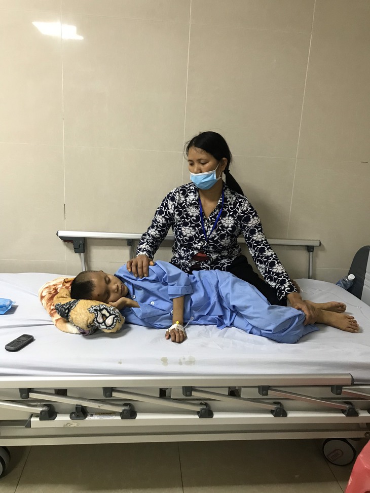 MS 722: Xót xa gia cảnh bé trai 9 tuổi bị chấn thương sọ não nặng, anh trai lại tật từ nhỏ - Ảnh 3.