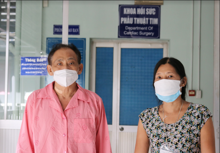 Lần đầu tiên thực hiện bắt 2 cầu mạch vành bằng xâm lấn tối thiểu, có nội soi hỗ trợ - Ảnh 2. Lần đầu tiên thực hiện bắt 2 cầu mạch vành bằng xâm lấn tối thiểu, có nội soi hỗ trợ - Ảnh 2.