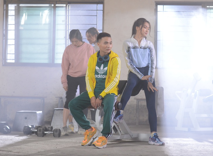 HuyR, cha đẻ bản hit ‘Anh thanh niên’ bất ngờ tái xuất, kiện công ty quản lý - Ảnh 3. HuyR, cha đẻ bản hit ‘Anh thanh niên’ bất ngờ tái xuất, kiện công ty quản lý - Ảnh 3.