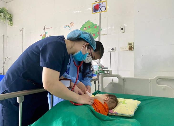Cứu sống bệnh nhi bị tai nạn vỡ tim - Ảnh 2. Cứu sống bệnh nhi bị tai nạn vỡ tim - Ảnh 2.
