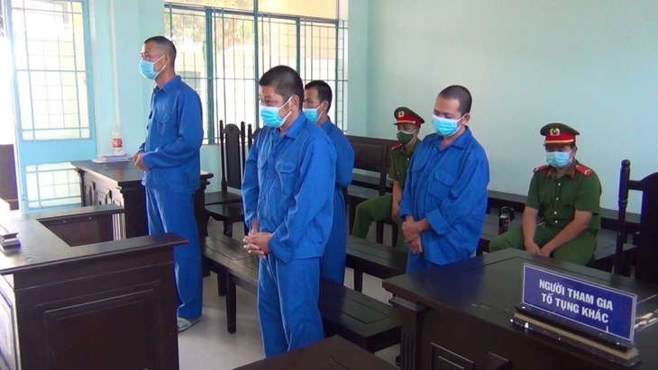 Lĩnh án tù vì kích động, xúi giục nhiều người gây mất an ninh trật tự trong mùa dịch. - Ảnh 1. Lĩnh án tù vì kích động, xúi giục nhiều người gây mất an ninh trật tự trong mùa dịch. - Ảnh 1.