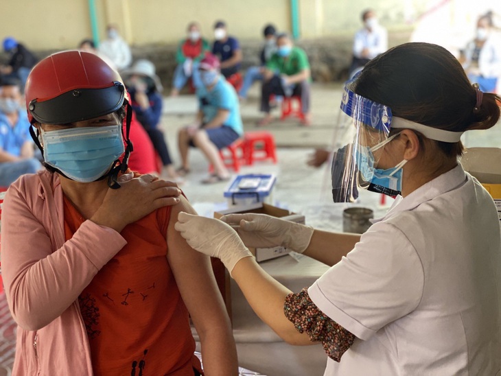 Khánh Hòa tiêm vaccine COVID-19 mũi 3, Đắk Lắk đẩy mạnh chống dịch - Ảnh 4. Khánh Hòa tiêm vaccine COVID-19 mũi 3, Đắk Lắk đẩy mạnh chống dịch - Ảnh 4.