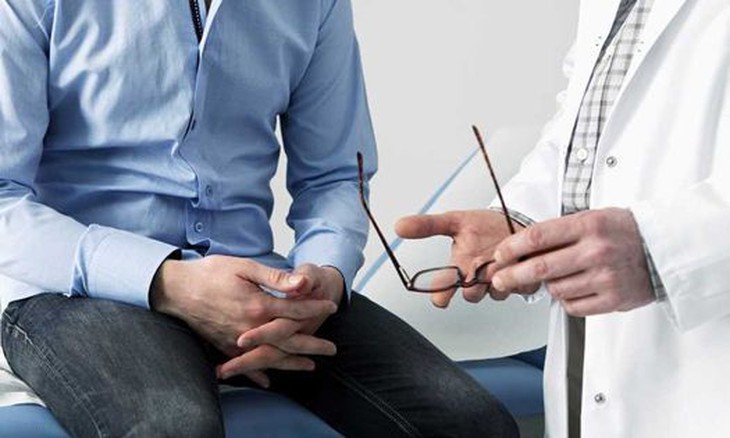 Xuất tinh ra máu có thể là biểu hiện của nhiều bệnh lý nguy hiểm. Nếu cứ để lâu, bệnh nặng mới đi khám và điều trị thì thời gian điều trị sẽ lâu và tốn kinh phí.