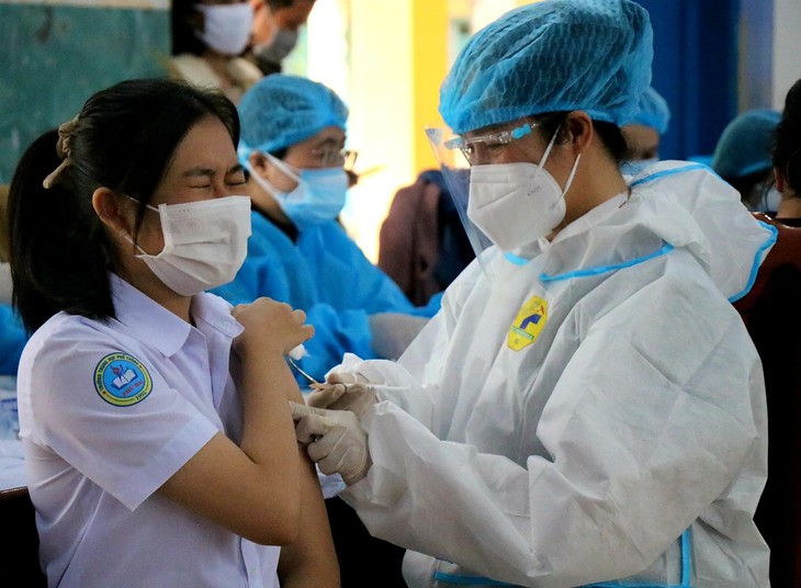 Thừa Thiên Huế: Số ca mắc tăng cao, triển khai điểm tiêm thường xuyên vaccine phòng COVID-19 - Ảnh 2.