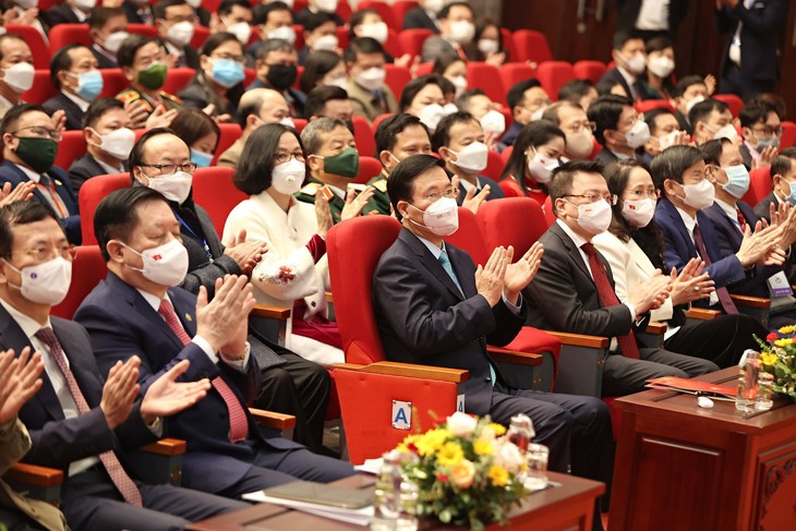 Báo chí là lực lượng chủ lực, đi đầu trong tuyên truyền phòng chống, đẩy lùi đại dịch COVID-19 - Ảnh 4. Báo chí là lực lượng chủ lực, đi đầu trong tuyên truyền phòng chống, đẩy lùi đại dịch COVID-19 - Ảnh 4.