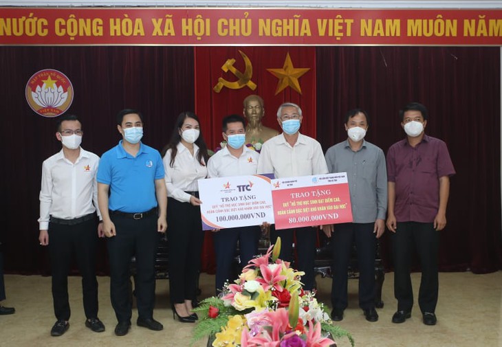 Quỹ "tiếp sức" cho học sinh nghèo Hà Tĩnh: Chủ trương nhân văn chắp cánh những ước mơ - Ảnh 2.