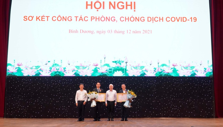 PGS.TS Nguyễn Lân Hiếu đón nhận Huân chương Lao động Hạng III - Ảnh 1.