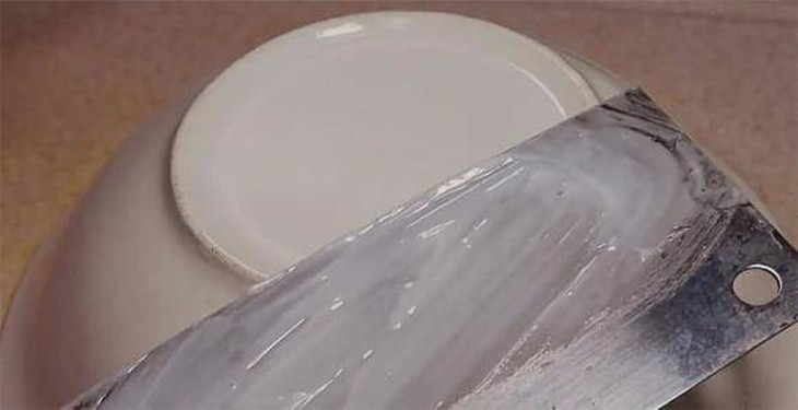 7 mẹo vặt nội trợ với kem đánh răng - Ảnh 4.