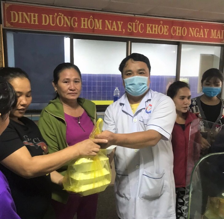 Chuyện về cán bộ y tế nhiệt huyết với công việc, đam mê làm và lan tỏa tinh thần thiện nguyện - Ảnh 2.