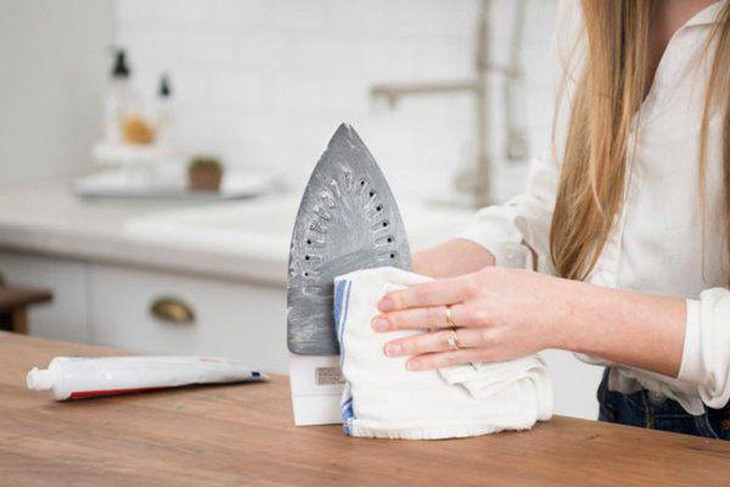 7 mẹo vặt nội trợ với kem đánh răng - Ảnh 6.