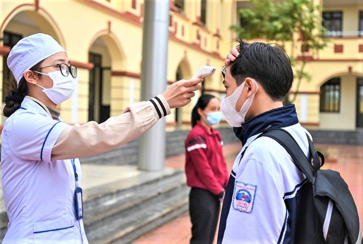 Hà Nội lại ra thông báo hỏa tốc về việc điều chỉnh tổ chức dạy học trực tiếp cho học sinh THPT - Ảnh 2.