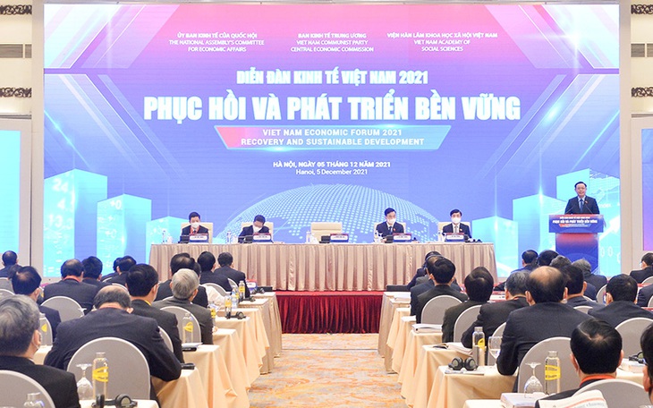 Phục hồi và phát triển kinh tế bền vững: Cần ưu tiên nguồn lực, củng cố hệ thống y tế toàn quốc
