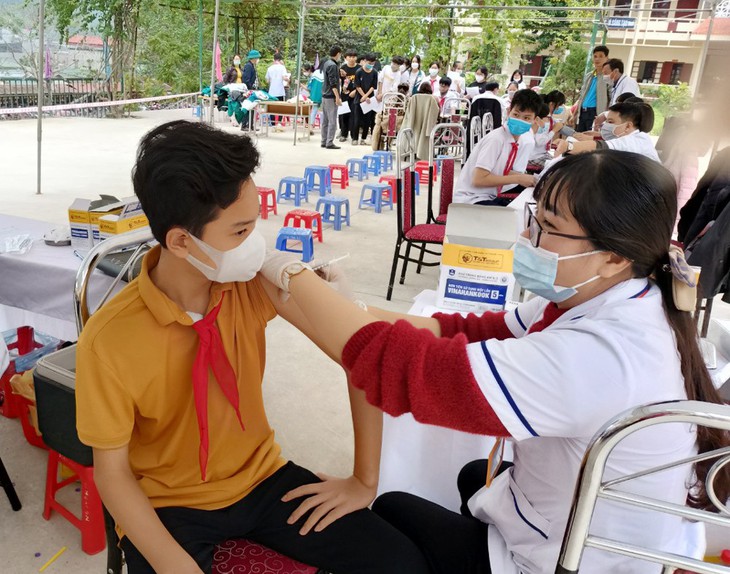 Từ hôm nay học sinh Yên Bái học trực tiếp, Lào Cai tạm dừng đến trường do dịch bệnh phức tạp - Ảnh 1. Từ hôm nay học sinh Yên Bái học trực tiếp, Lào Cai tạm dừng đến trường do dịch bệnh phức tạp - Ảnh 1.