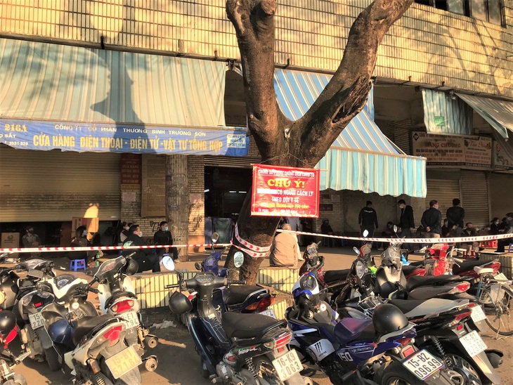 Hải Phòng: Thêm nhiều ổ dịch, hệ thống trạm y tế lưu động tăng tốc thiết lập, hàng vạn học sinh tạm dừng tới trường - Ảnh 2.