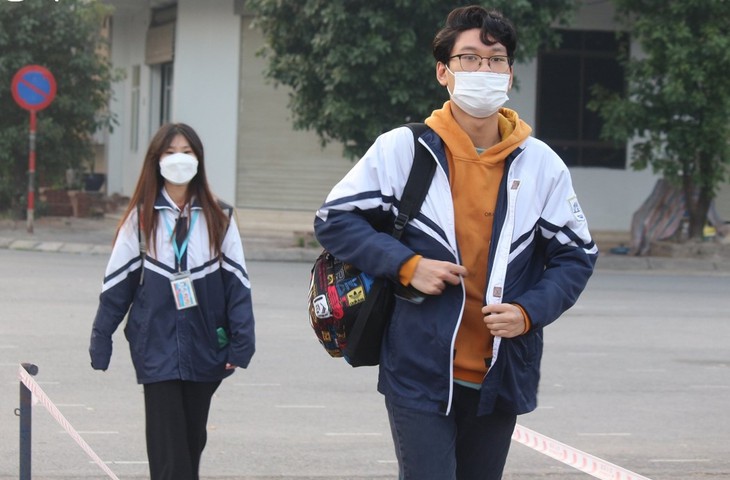 Học sinh lớp 12 trên địa bàn Hà Nội đi học trở lại sau khai giảng - Ảnh 5.