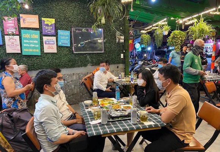 Có thể hạn chế, dừng hoạt động các dịch vụ không thiết yếu trên địa bàn TP. Hà Nội theo cấp độ dịch - Ảnh 2.