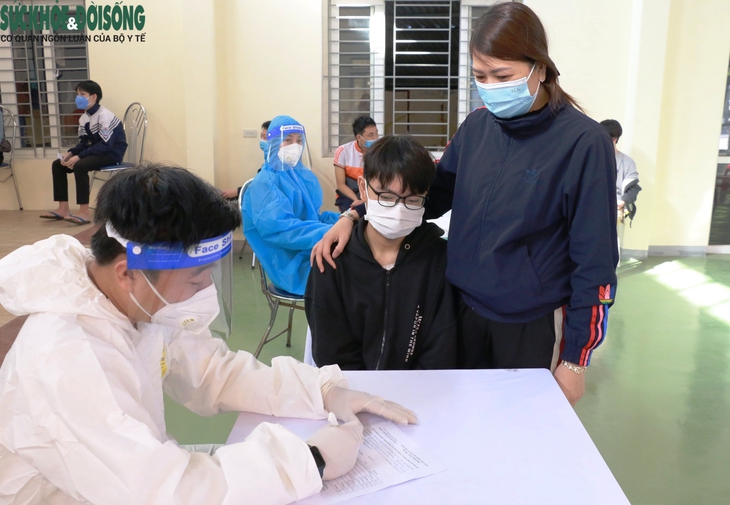Nghệ An tổ chức tiêm phòng COVID-19 cho học sinh lớp 8,9 - Ảnh 3. Nghệ An tổ chức tiêm phòng COVID-19 cho học sinh lớp 8,9 - Ảnh 3.