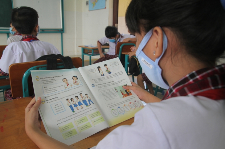 HĐND TP.HCM quan tâm đến chống ngập, an toàn cho học sinh khi trở lại trường - Ảnh 2. HĐND TP.HCM quan tâm đến chống ngập, an toàn cho học sinh khi trở lại trường - Ảnh 2.