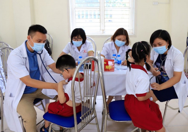Đề xuất tăng mức hỗ trợ từ ngân sách giúp người dân nhóm thu nhập thấp tham gia BHYT- Ảnh 1.