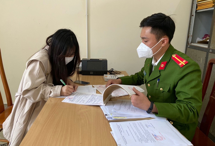 Nữ sinh về từ vùng dịch vẫn vô tư đi bar, nhà hàng - Ảnh 1.