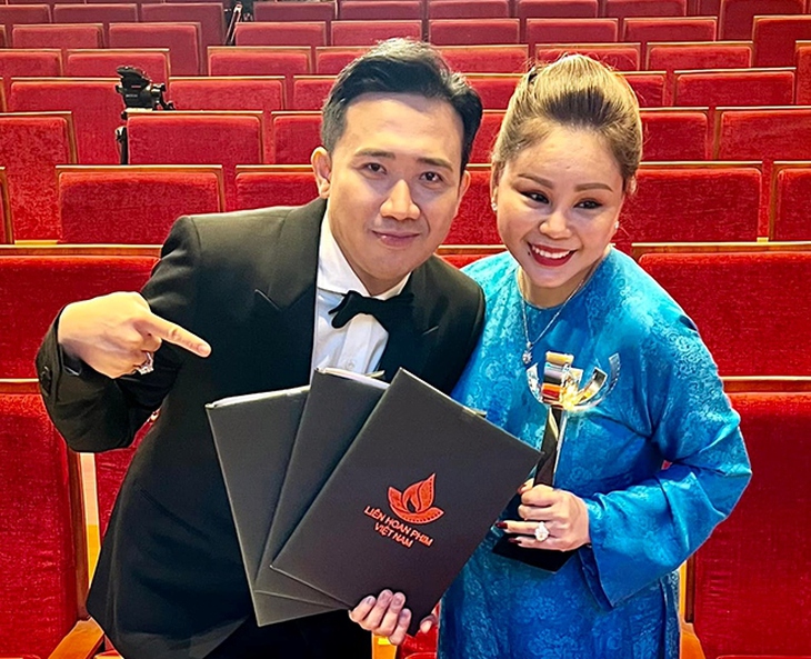 ‘Bố già’ đến Oscar 2022: Trấn Thành ‘lạy Tổ’ để mơ xa - Ảnh 6.