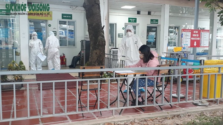 Bệnh viện tuyến cuối quá tải bệnh nhân COVID-19 - Ảnh 1.