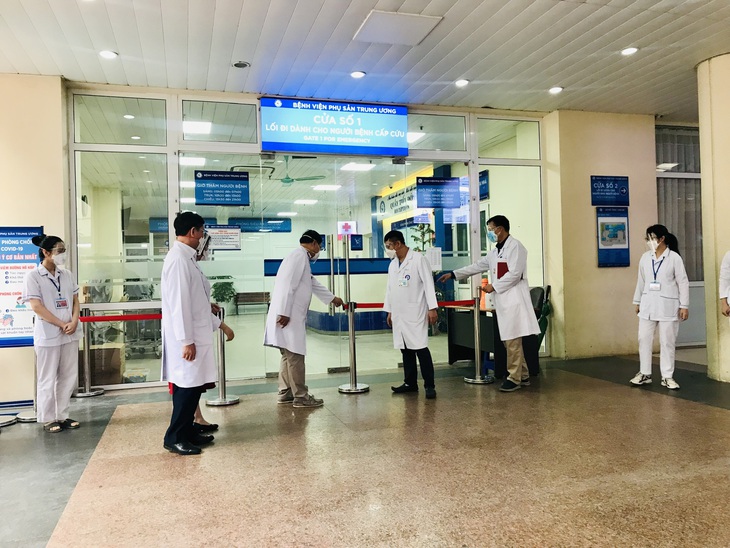 PGS.TS Trần Danh Cường: Bệnh viện Phụ sản TW sạch COVID-19, hoạt động khám chữa bệnh bình thường - Ảnh 1.