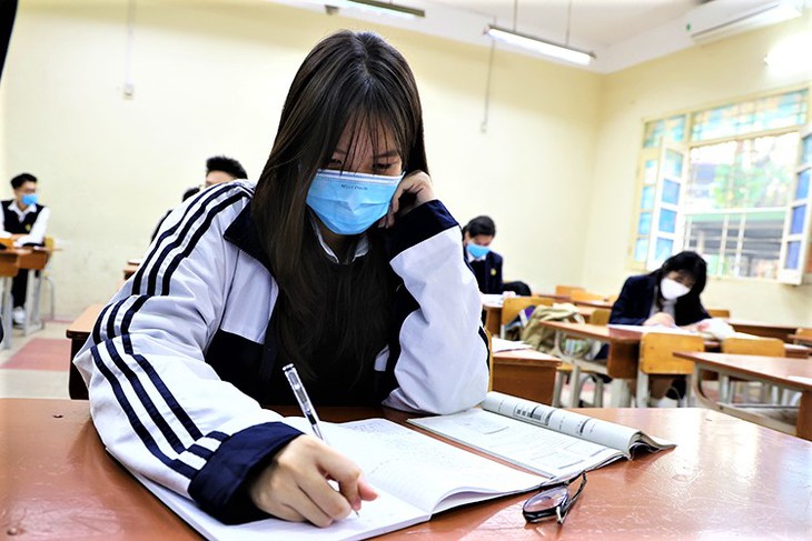 Học sinh lớp 12 đi học không đầy đủ, ngành Giáo dục Hà Nội có giải pháp gì? - Ảnh 2. Học sinh lớp 12 đi học không đầy đủ, ngành Giáo dục Hà Nội có giải pháp gì? - Ảnh 2.