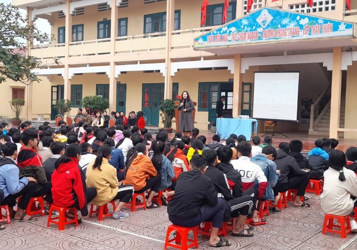 Nhiều biện pháp khống chế mức sinh và sinh con thứ 3 trở lên tại tỉnh Quảng Bình - Ảnh 3.