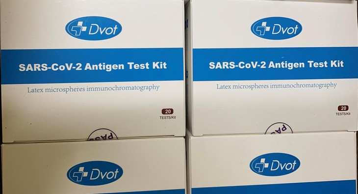 Thái Nguyên: 'Bắt tại trận' đối tượng đang chào bán kit test COVID-19 không rõ nguồn gốc - Ảnh 2. Thái Nguyên: 'Bắt tại trận' đối tượng đang chào bán kit test COVID-19 không rõ nguồn gốc - Ảnh 2.