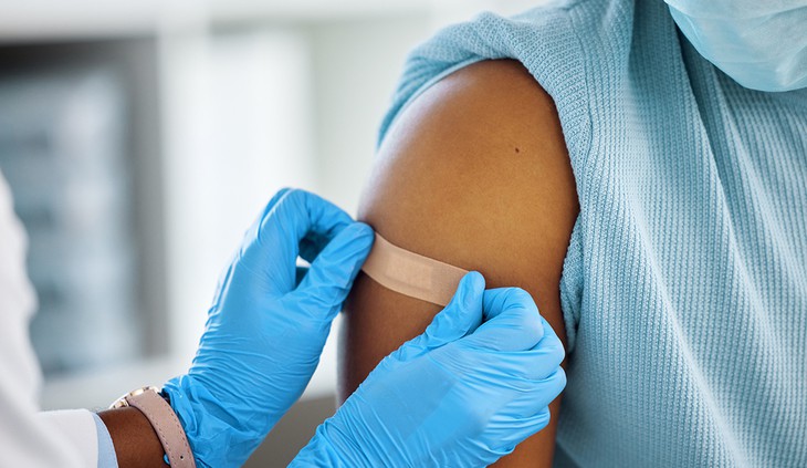 Giảm nhiễm SARS-CoV-2 ở bệnh nhân ung thư tiêm vaccine COVID-19 - Ảnh 1.