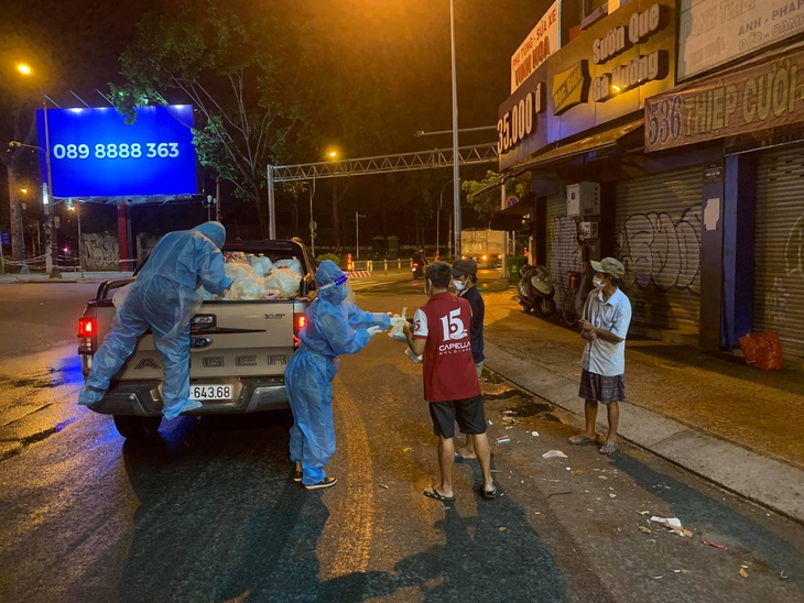 Ca sĩ Thái Thùy Linh lao vào tâm dịch để ‘Thương Sài Gòn’ - Ảnh 3.
