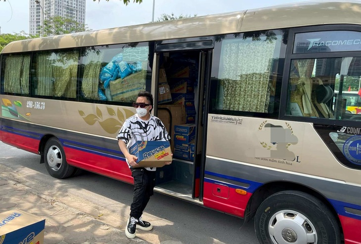 Ca sĩ Tùng Dương 3 ngày kêu gọi được 3 tỷ để chia sẻ với điểm nóng Sài Gòn - Ảnh 1. ca sĩ Tùng Dương ủng hộ_1