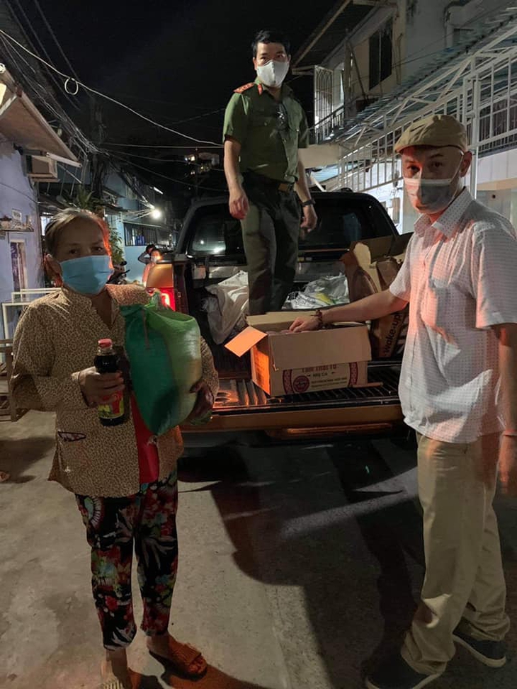Mùa dịch, vợ chồng Thủy Tiên – Công Vinh ‘bán’ 1 tỷ bó rau…0 đồng - Ảnh 2. Mùa dịch, vợ chồng Thủy Tiên – Công Vinh ‘bán’ 1 tỷ bó rau…0 đồng - Ảnh 2.