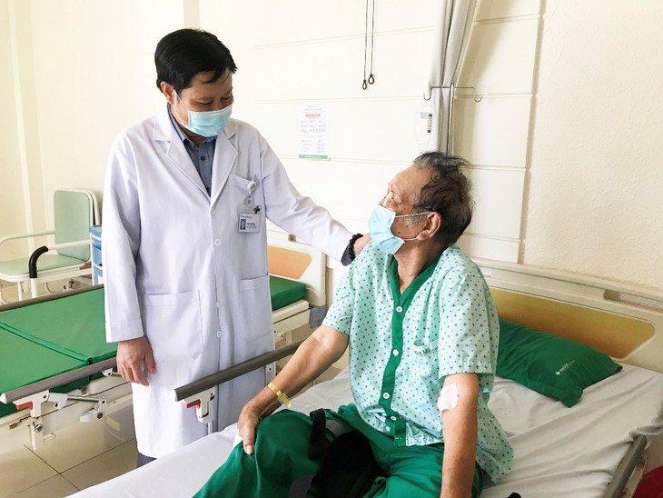 Tai nạn hi hữu khi đang thực hiện nhiệm vụ chống dịch COVID-19 - Ảnh 1.