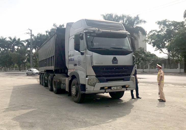 Từ 0 giờ ngày 30/7, không kiểm tra tại các chốt kiểm soát dịch đối với phương tiện có giấy nhận diện - Ảnh 1.