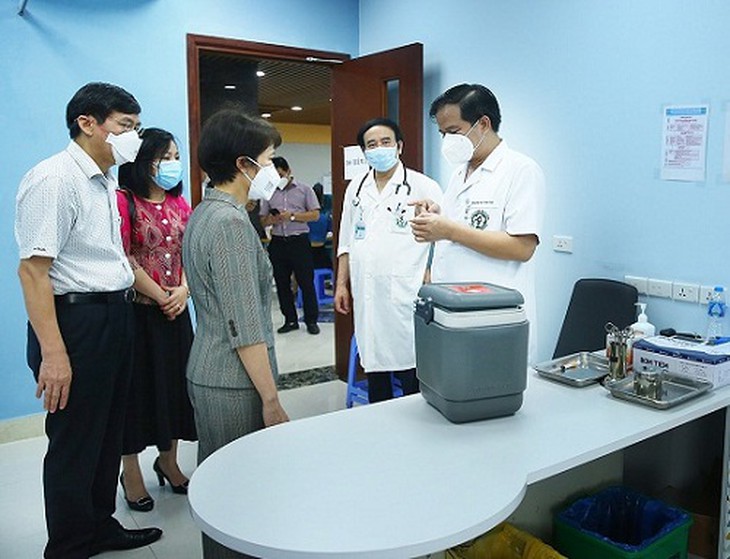 Người khuyết tật và yếu thế được tiêm vắc xin phòng COVID-19 - Ảnh 1.