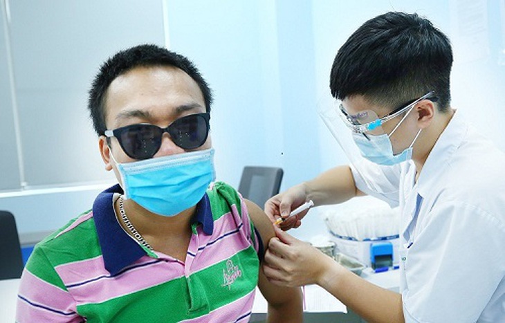 Người khuyết tật và yếu thế được tiêm vắc xin phòng COVID-19 - Ảnh 3.